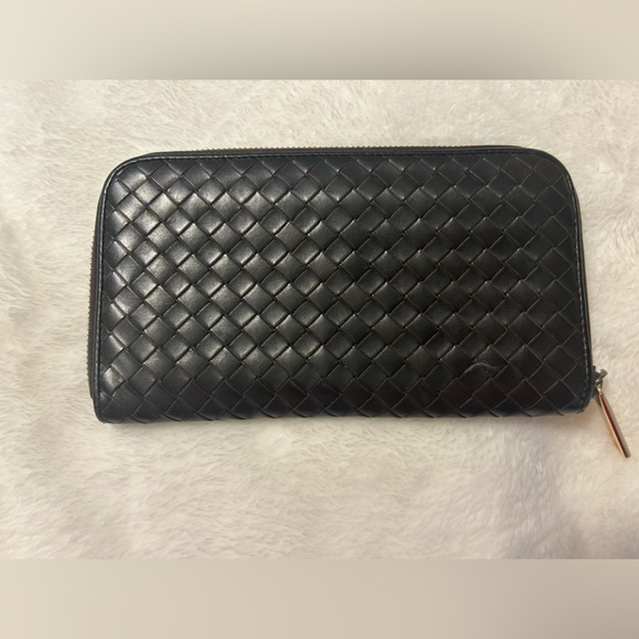 Authentic Bottega Vaneta Nappa Intrecciato Zip Around Wallet - Picture 2 of 13
